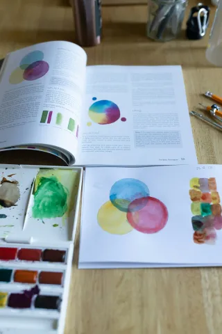 books with colored cirlces 