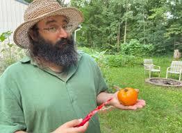 Bevin Cohen holding a tomato 
